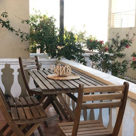 Ayerina Ground Floor Apartment Арилас Екстериор снимка