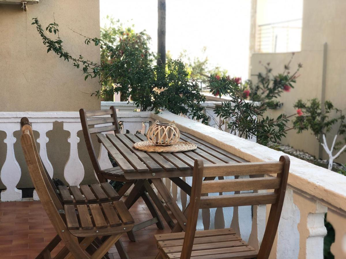 Ayerina Ground Floor Apartment Арилас Екстериор снимка