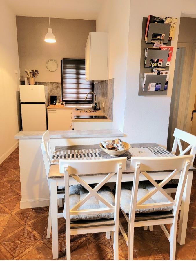 Ayerina Ground Floor Apartment Арилас Екстериор снимка