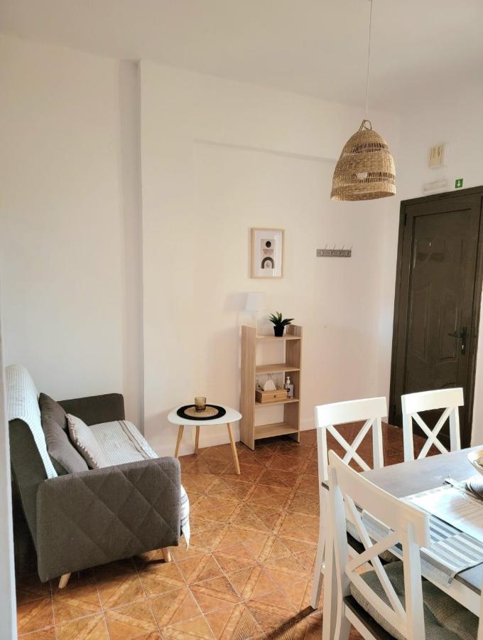 Ayerina Ground Floor Apartment Арилас Екстериор снимка