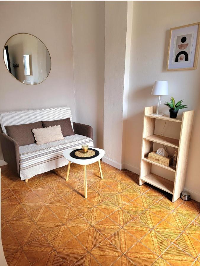 Ayerina Ground Floor Apartment Арилас Екстериор снимка